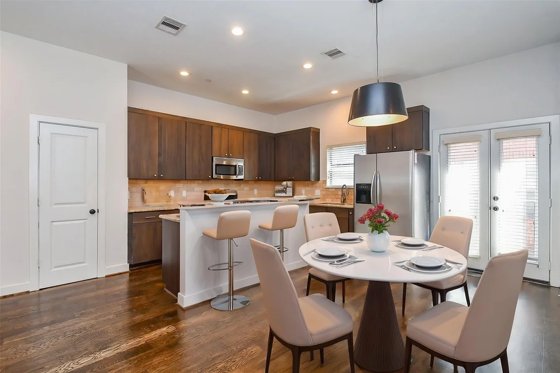 Photo of Unit A at 2422 Navigation Boulevard
