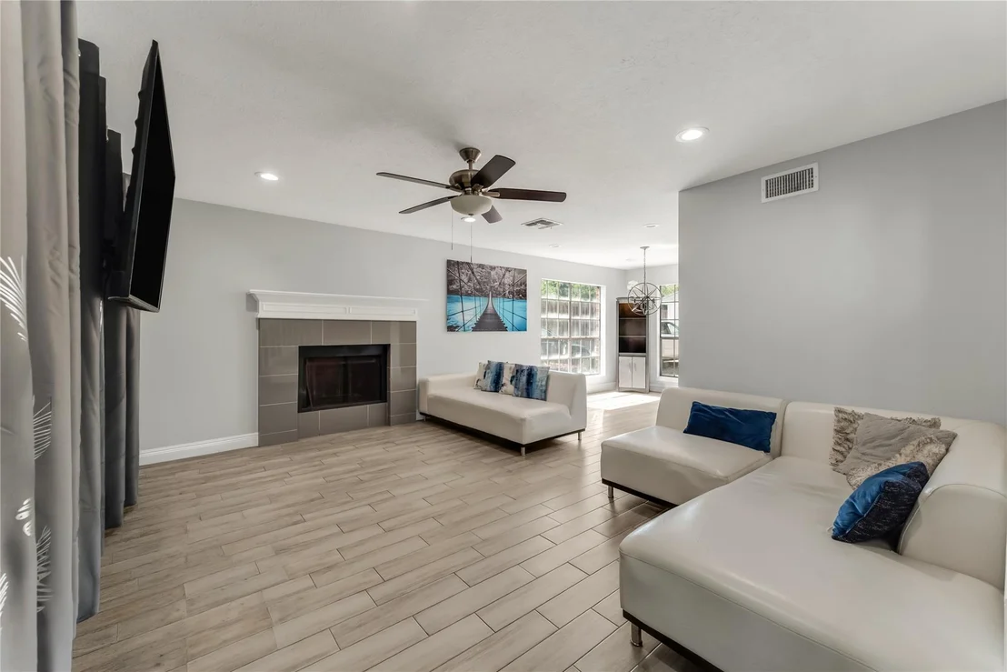 Photo of 18318 Oakhampton Drive