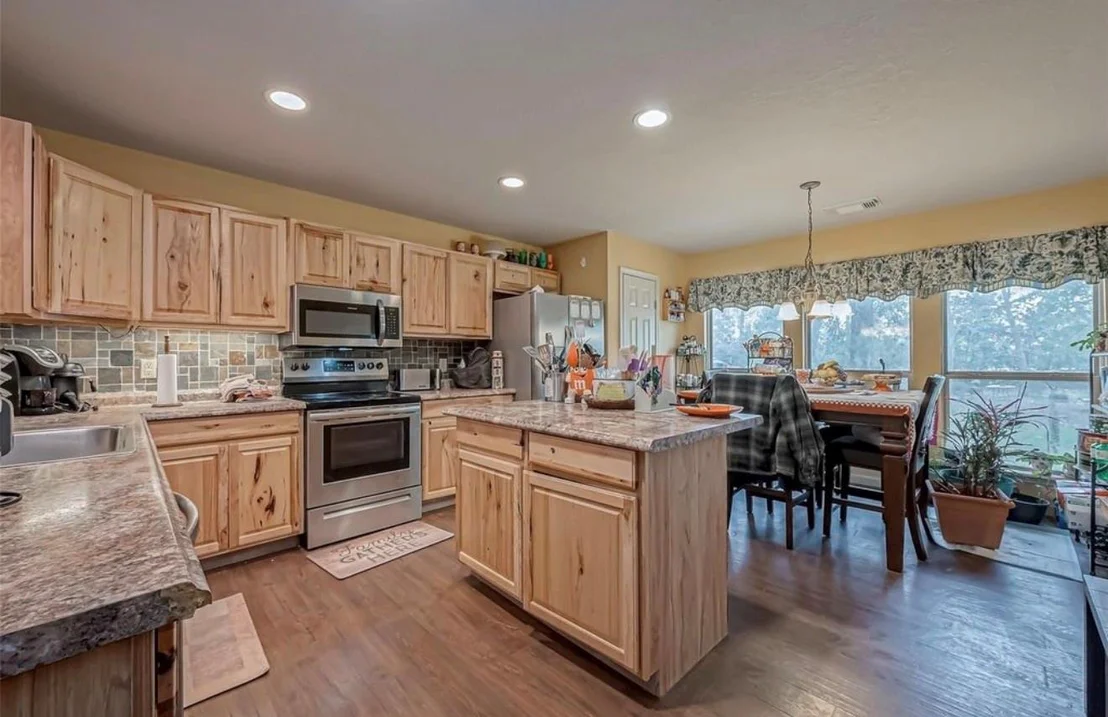 Photo of 643 County Rd 3706a Drive
