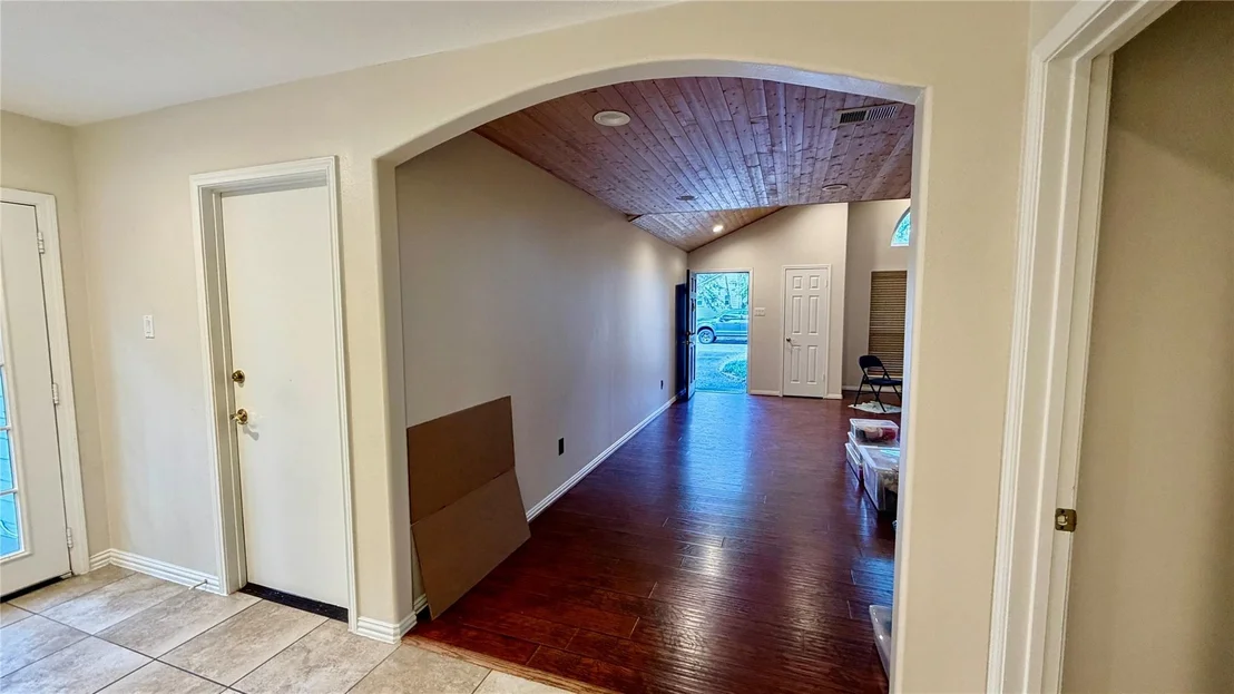 Photo of 98 E Mistybreeze Circle