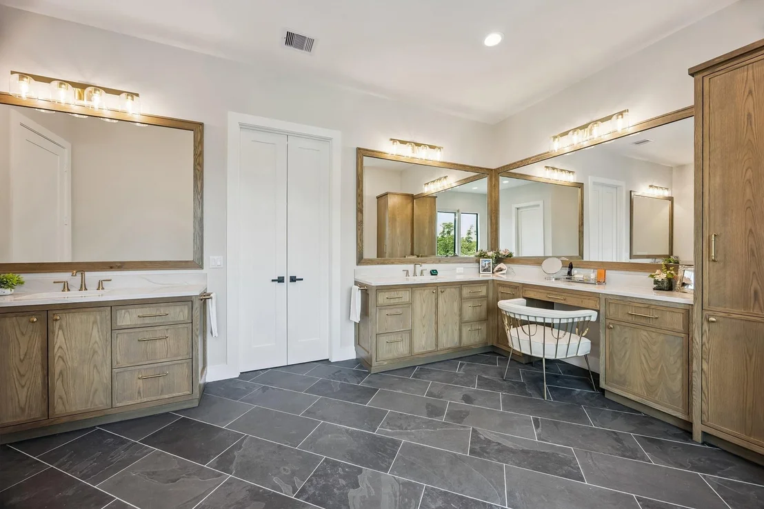Photo of 2214 Chantilly Lane
