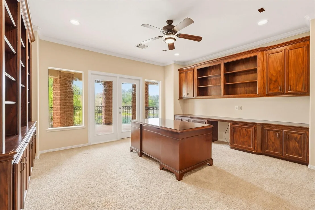 Photo of 5002 Regency Drive