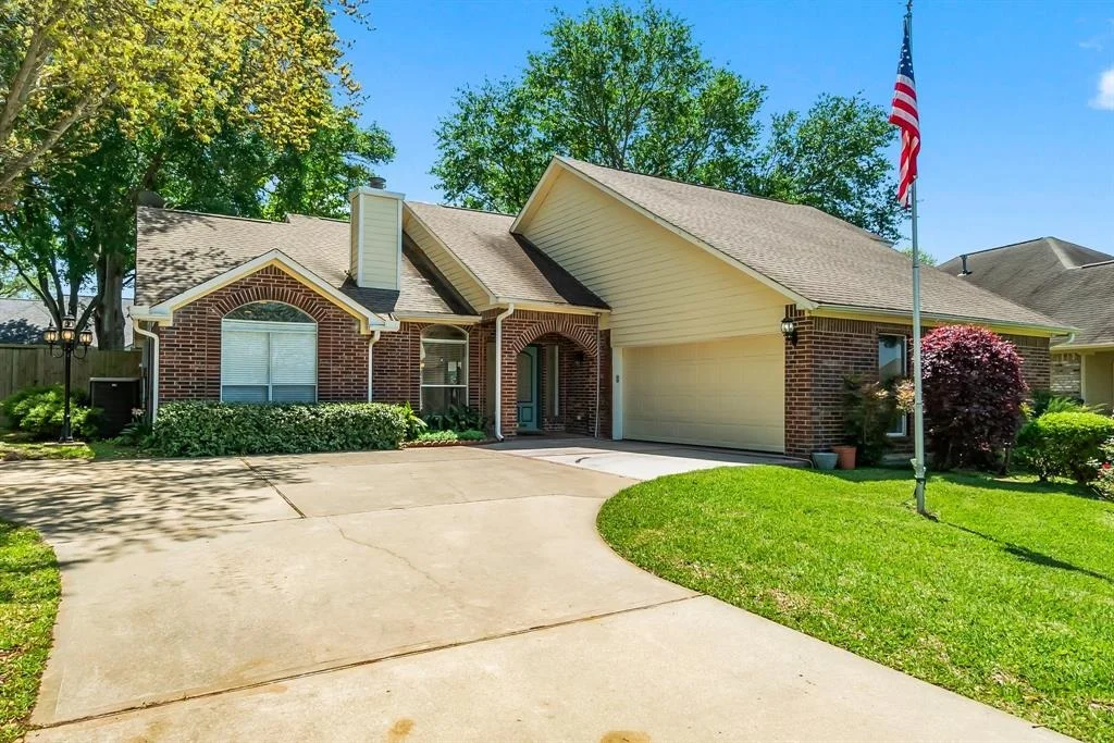 Photo of 5341 Lakeshore Drive