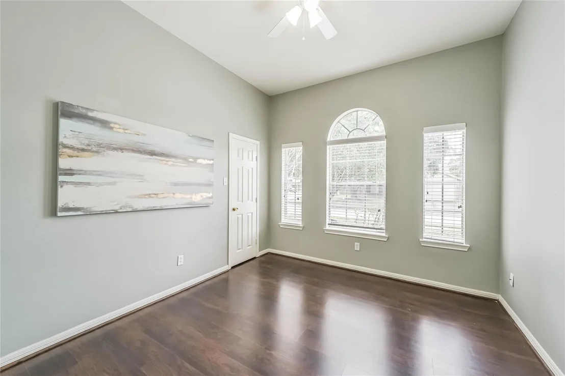 Photo of 22010 Kenlake Drive