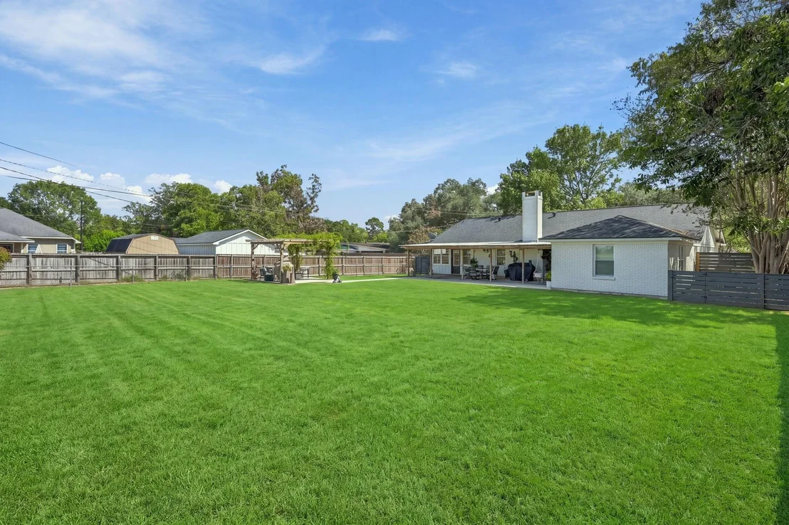 Photo of 100 N Oak Drive