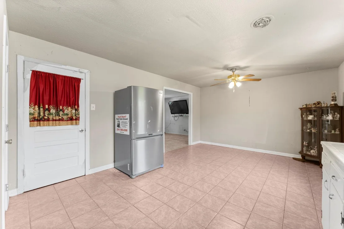 Photo of 814 Isetta Lane