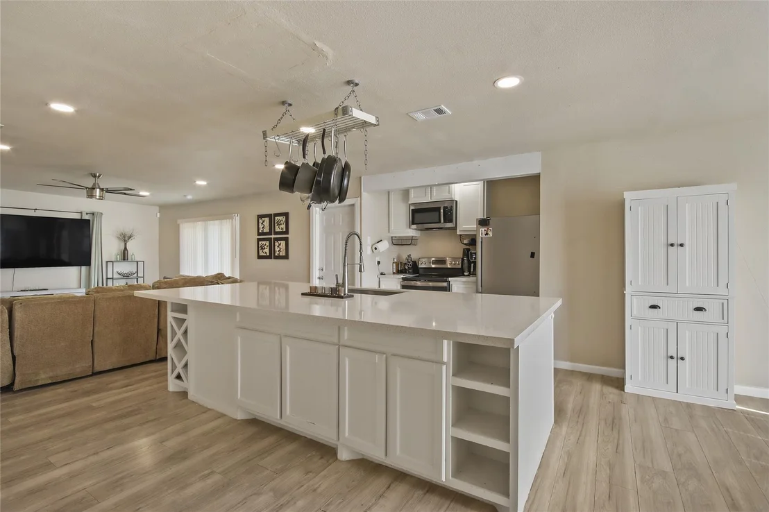 Photo of 910 Centerwood Drive