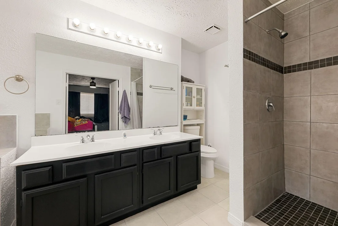 Photo of 327 Brompton Court