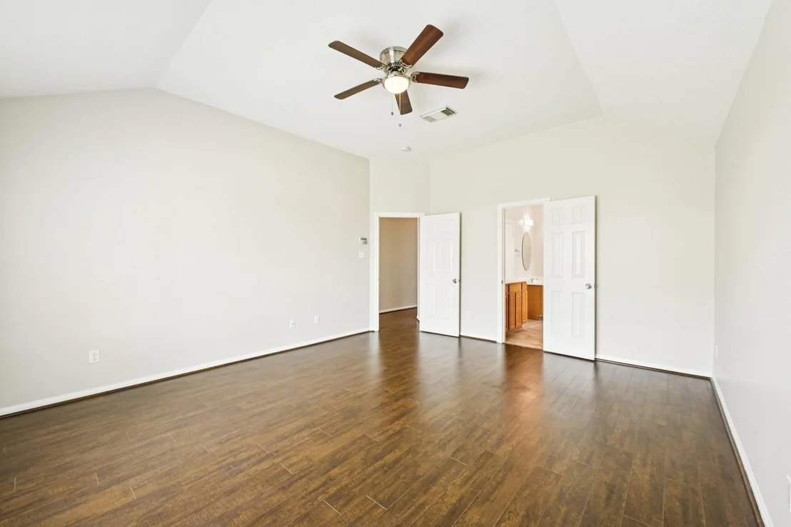 Photo of 1023 E Hampton Drive