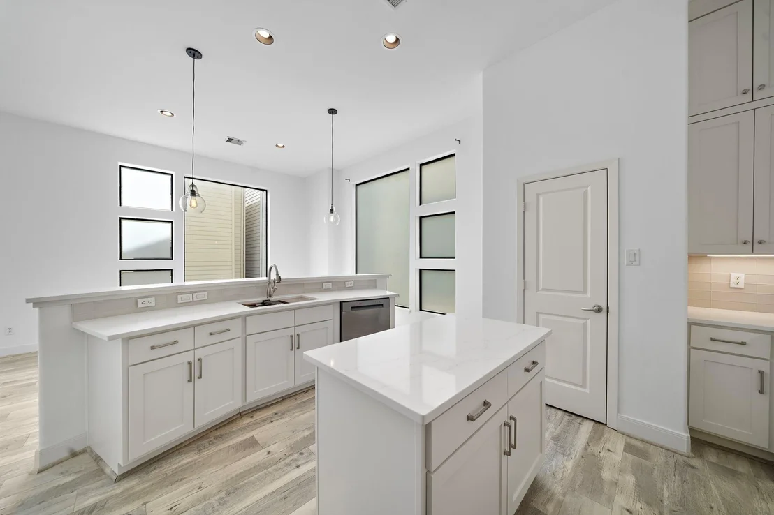 Photo of 906 Reinerman Street
