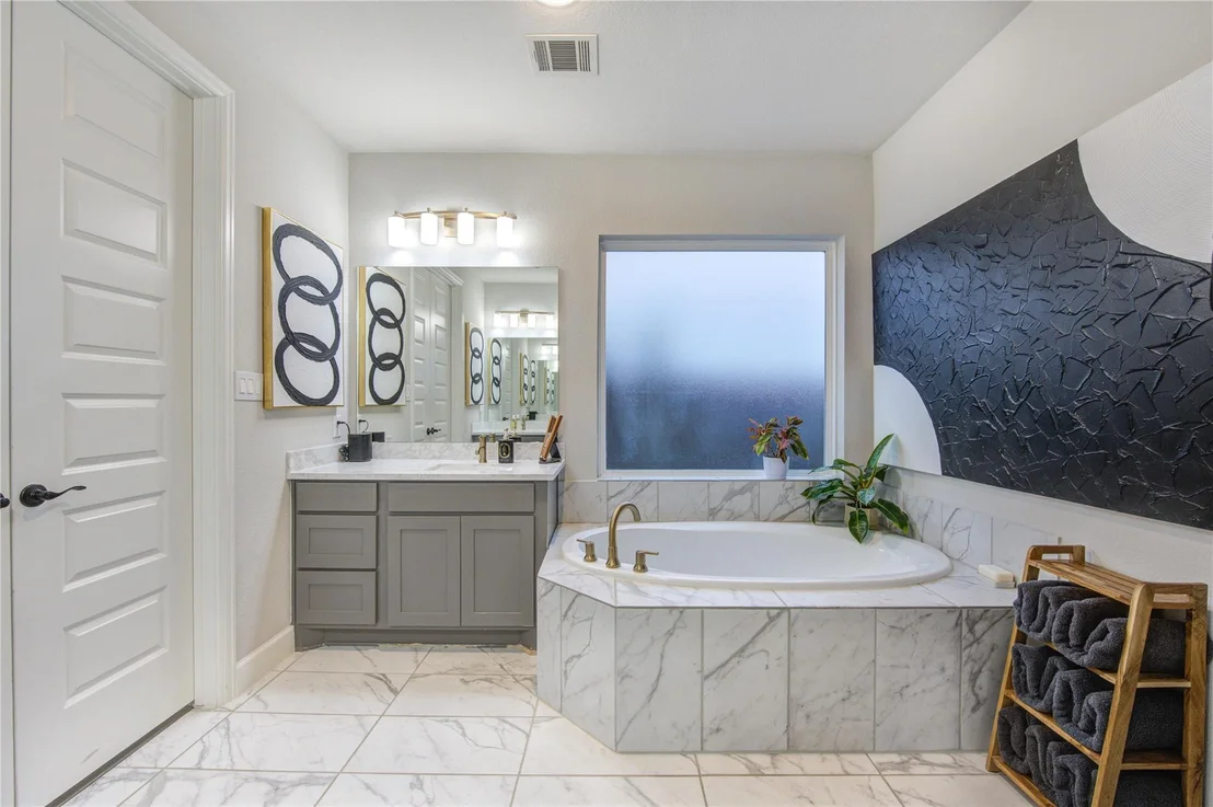 Photo of 1815 Longcroft Lane