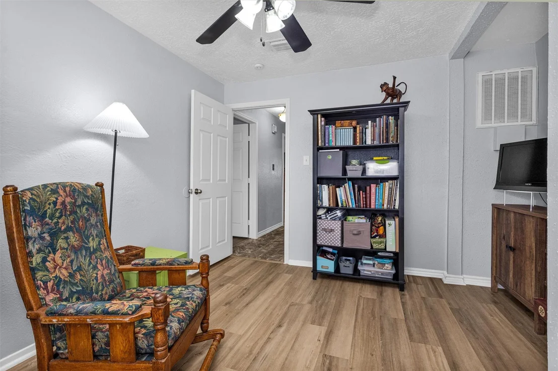 Photo of 8422 Oakhaven Road