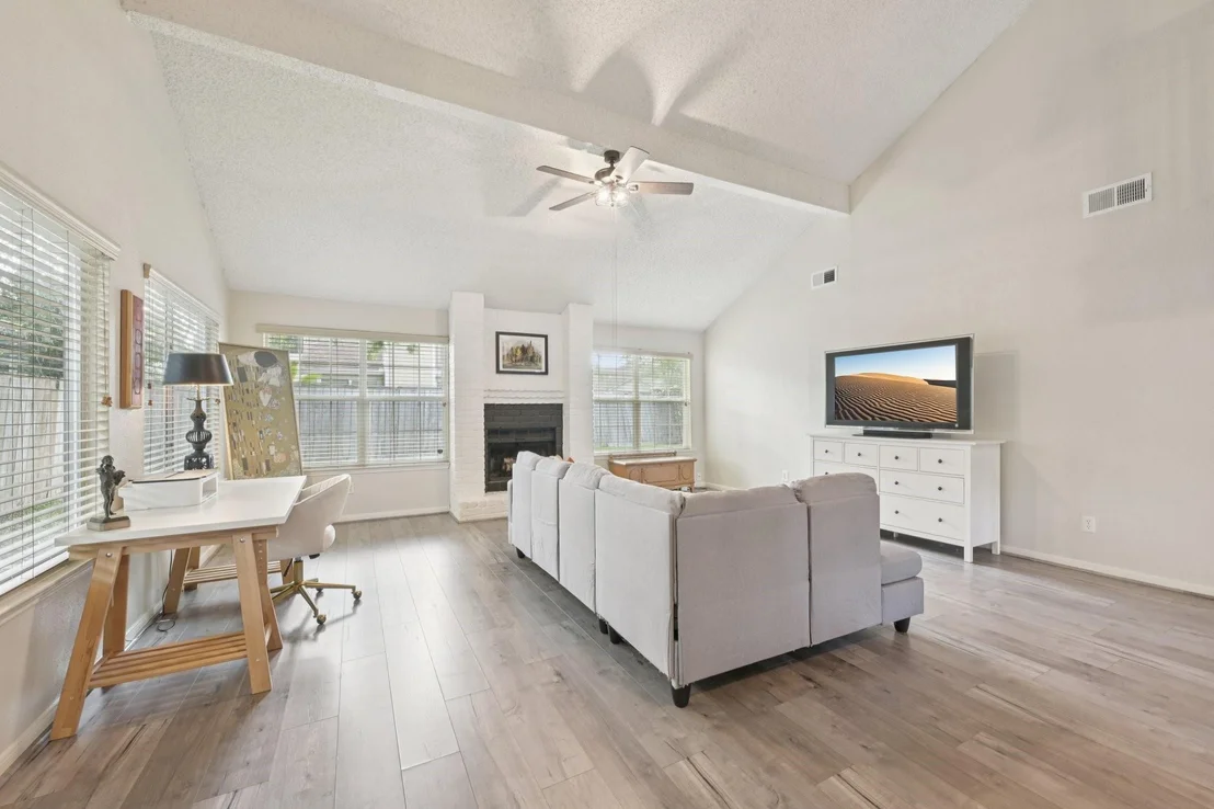 Photo of 3218 Knoll West Drive