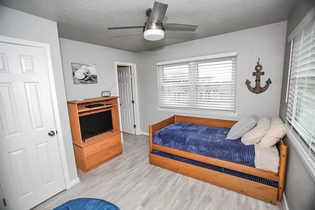 Photo of 219 Detenbeck Ave