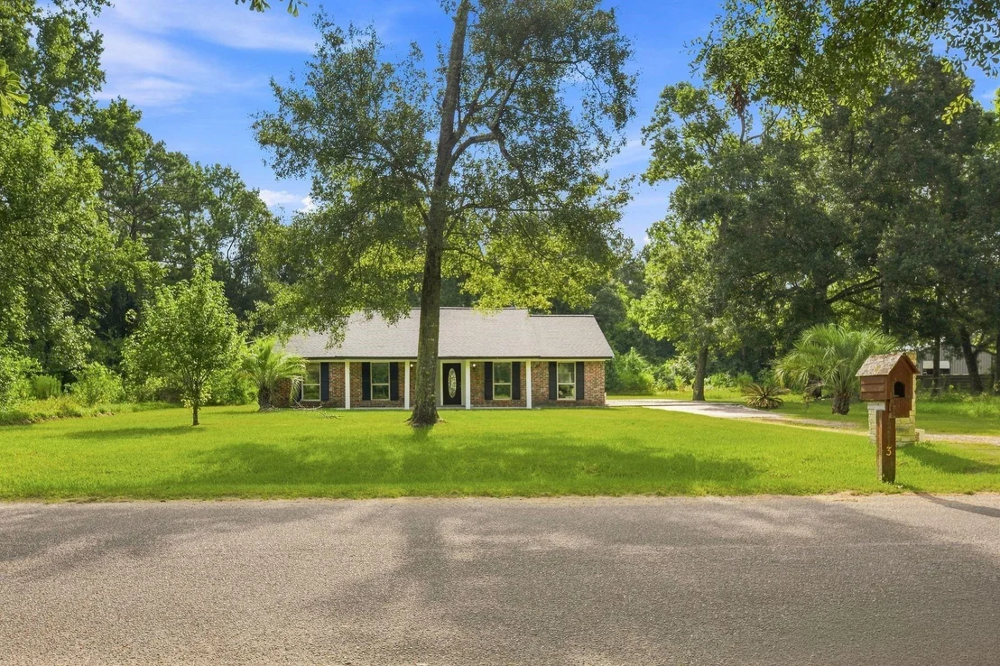 Photo of 18813 Woodridge Drive