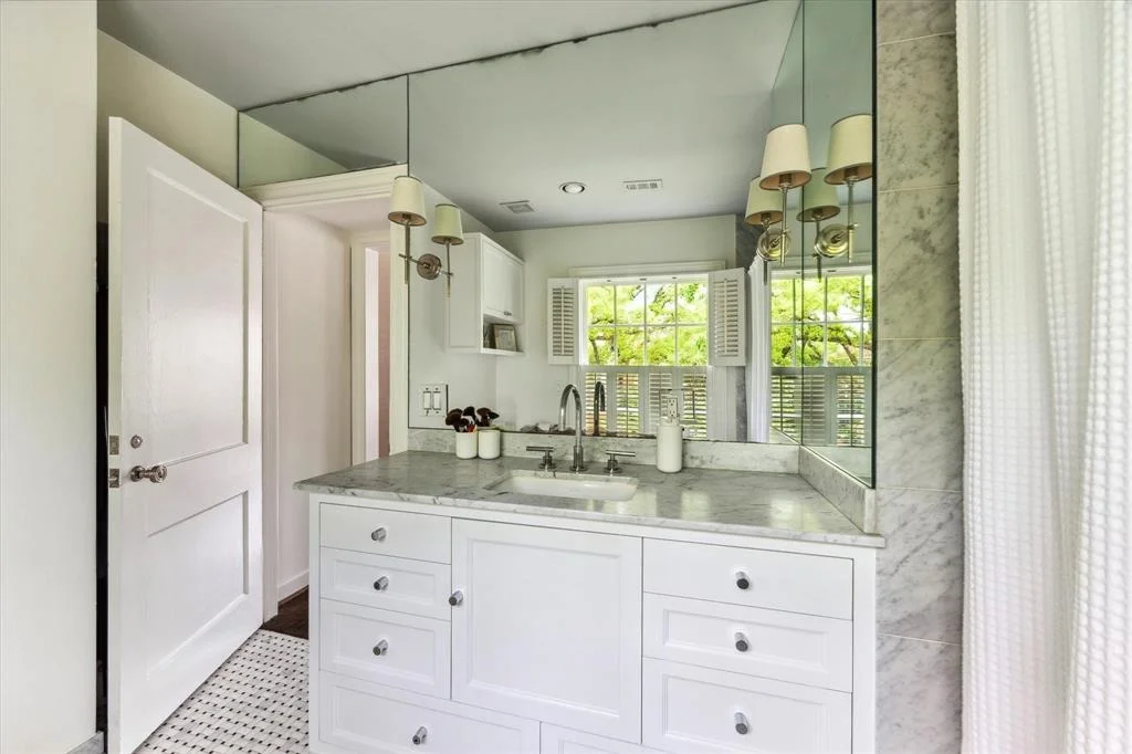 Photo of 2911 Sunset Boulevard