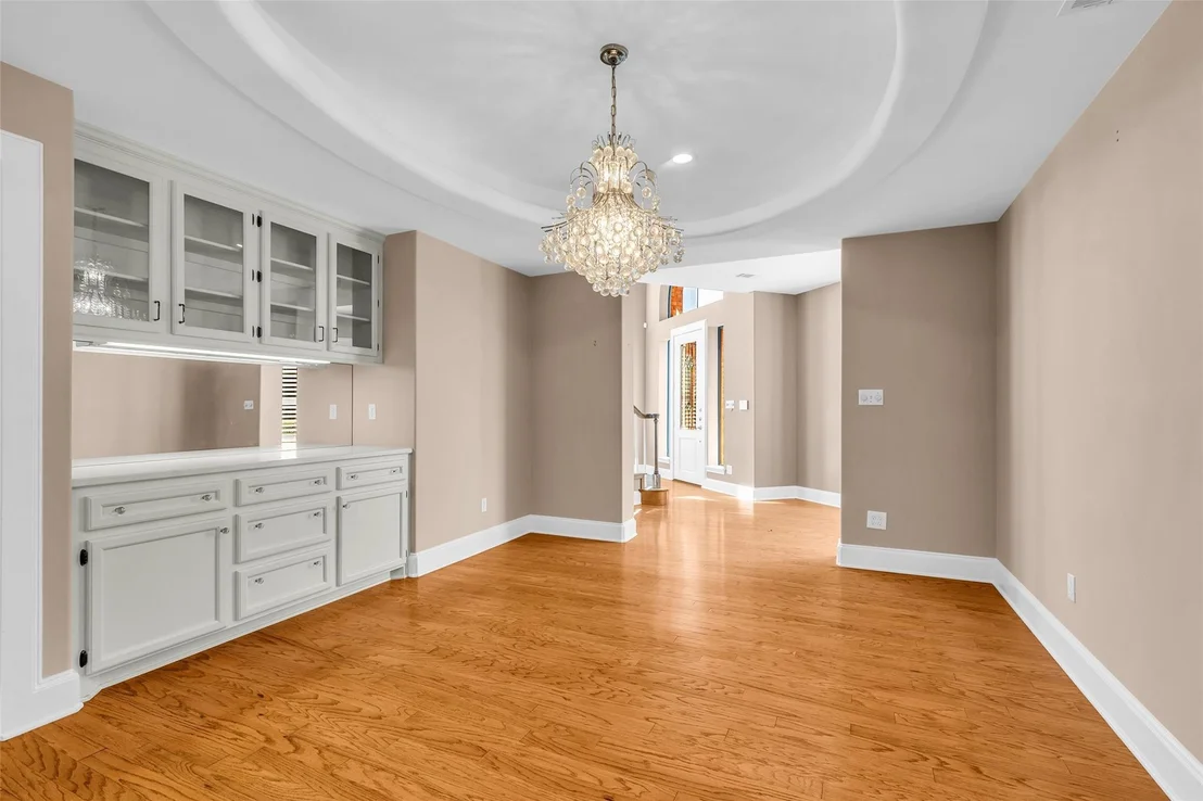 Photo of 566 Edgewood Drive
