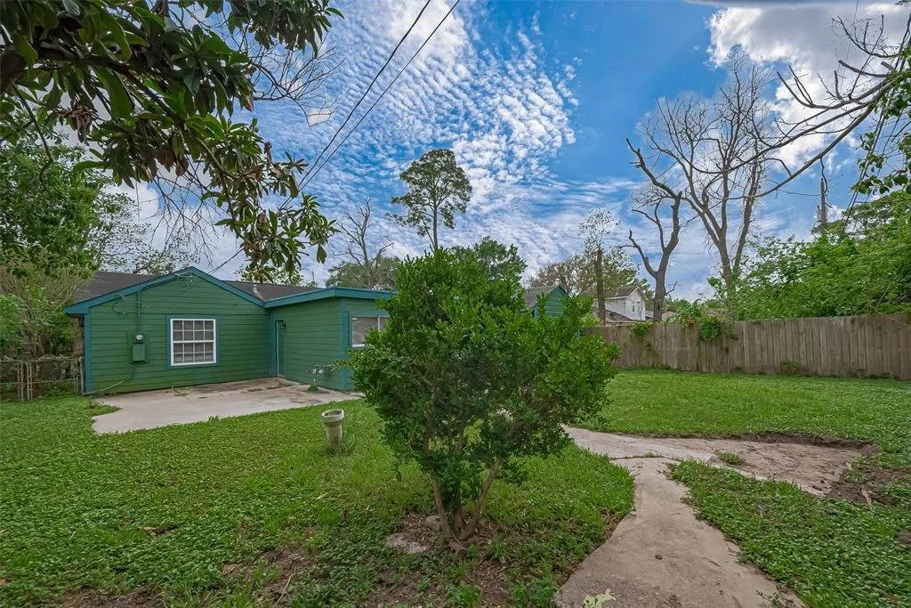 Photo of 7333 Lakehurst Drive