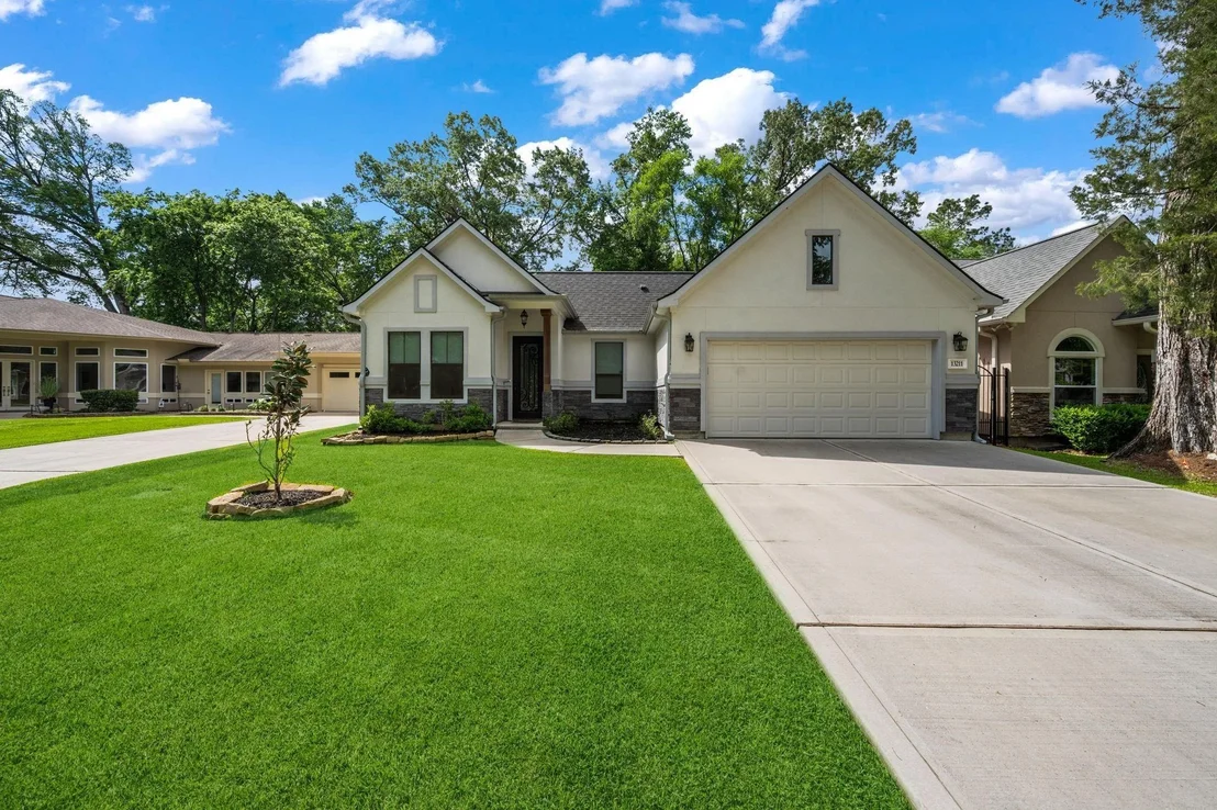 Photo of 13211 Doral Circle