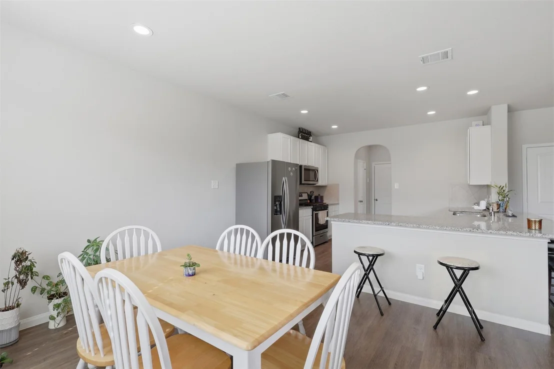 Photo of 17622 Holroyd Road