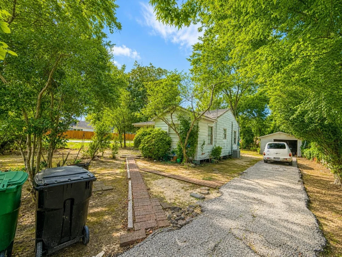 Photo of 6003 Glen Lee Drive