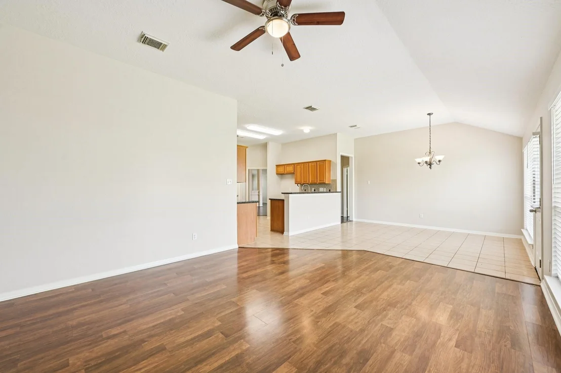 Photo of 1023 E Hampton Drive