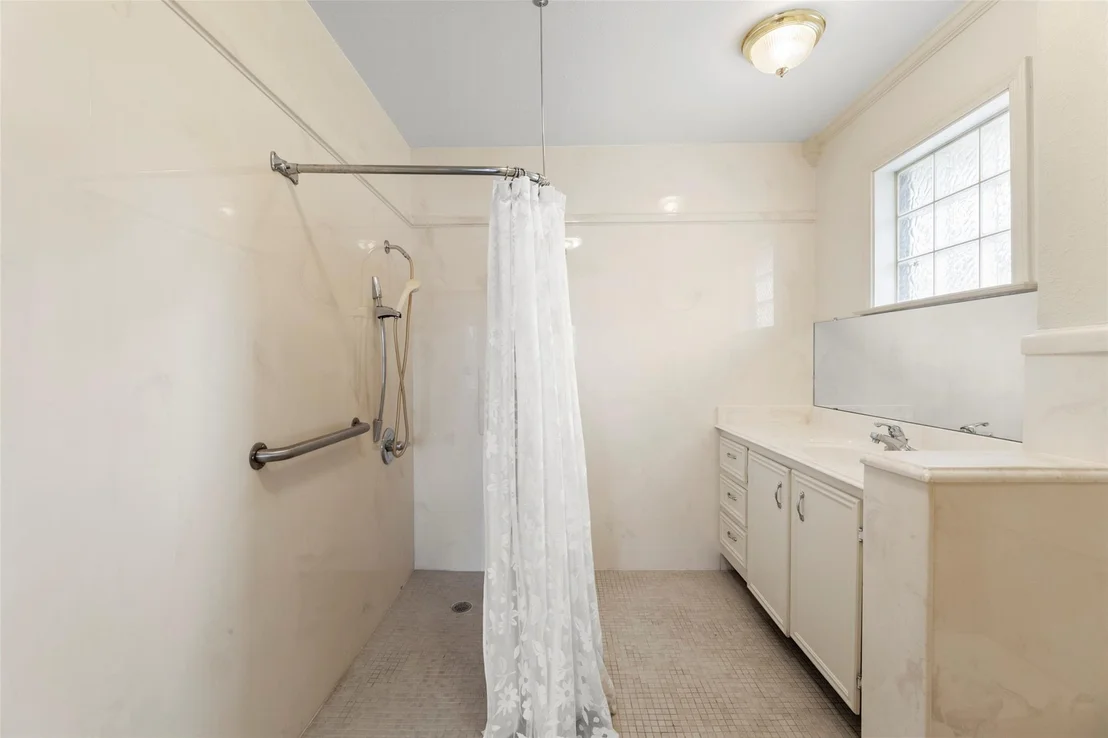 Photo of 1327 Hodges Lane