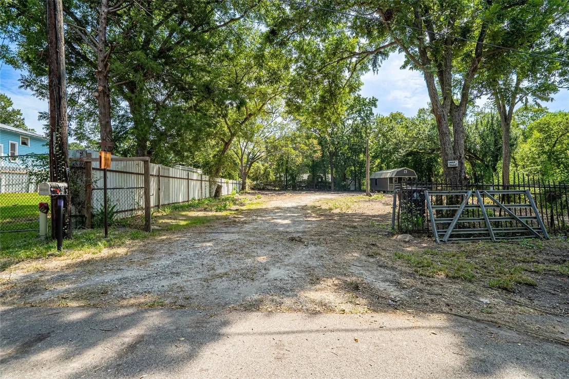 Photo of 4906 Edgewater Drive