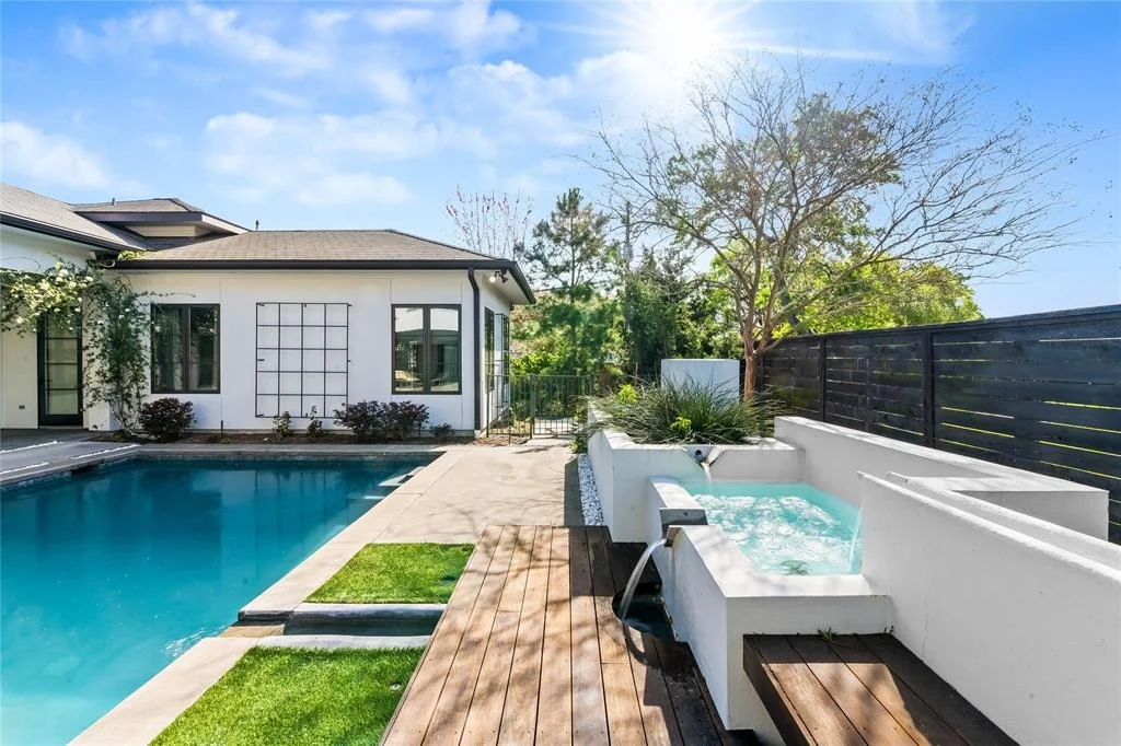 Photo of 1017 River Glyn Drive