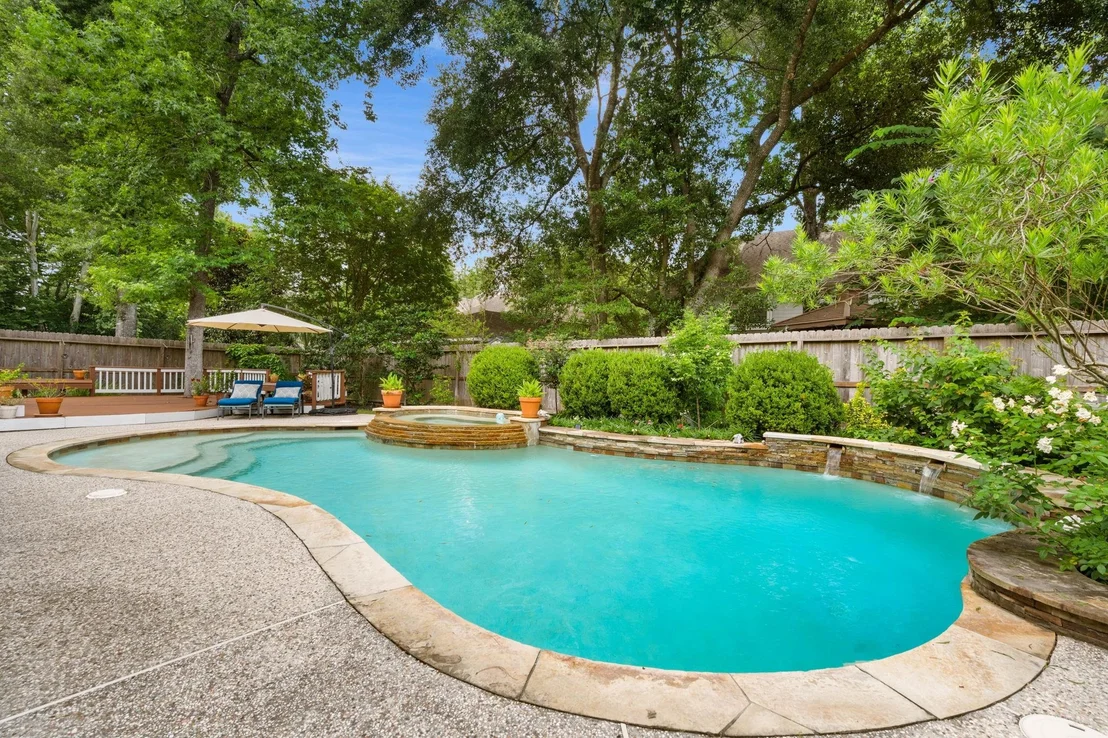 Photo of 15 S Piney Plains Circle