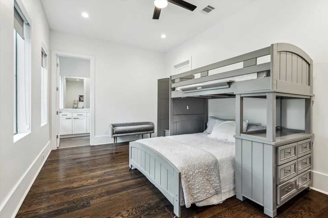 Photo of 1010 Waltway Drive