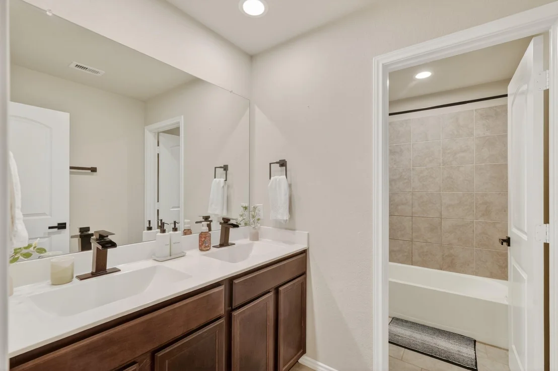 Photo of 14077 Sharktooth Hill Lane