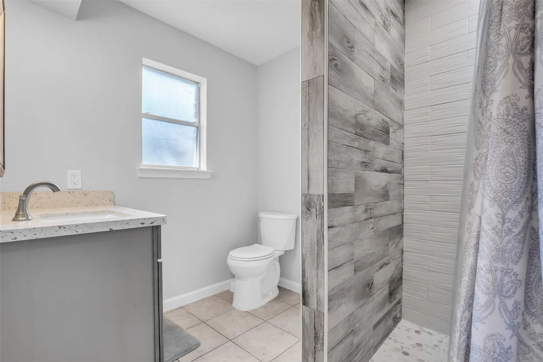 Photo of 2421 Maxwell Lane