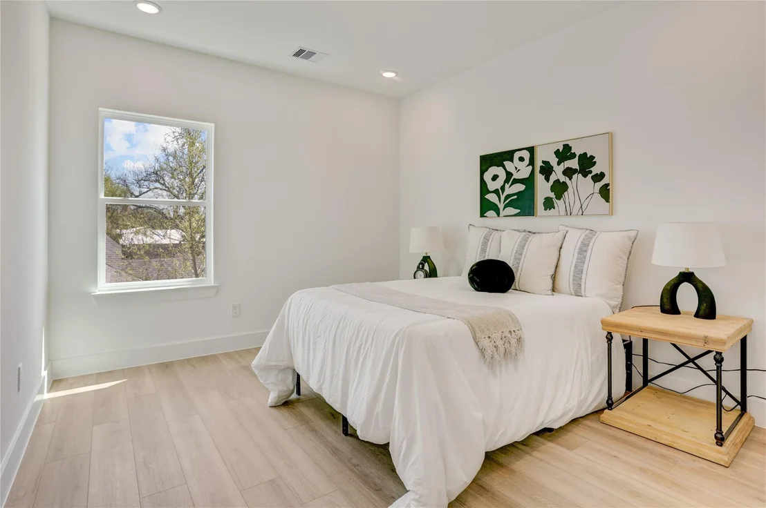 Photo of 9604 Burden Street