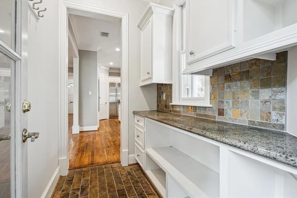 Photo of 6105 Annapolis Street