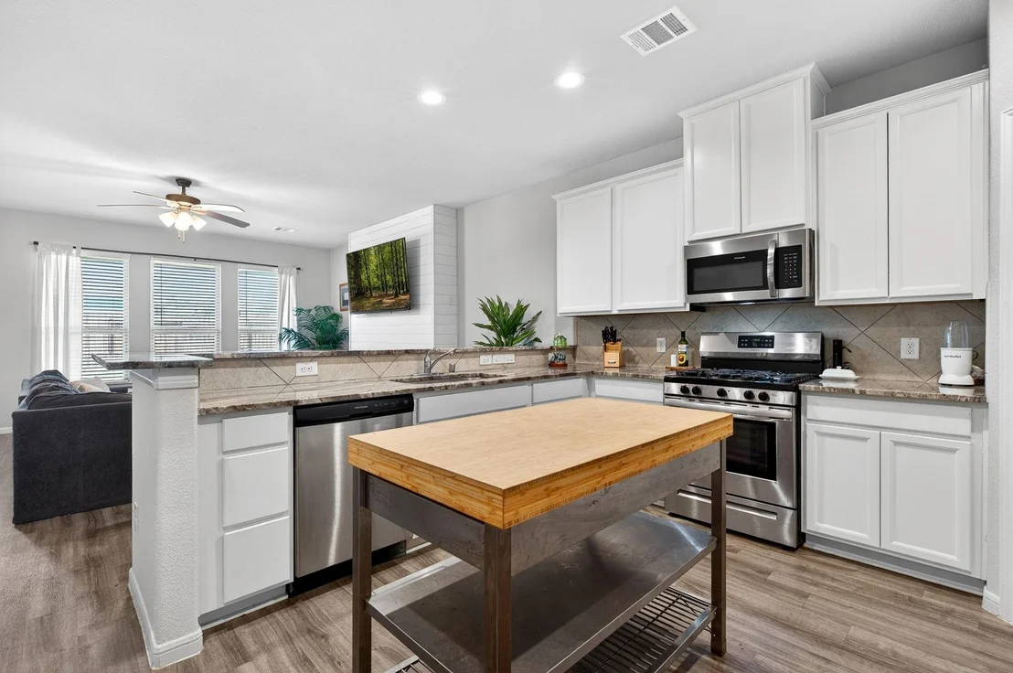 Photo of 2121 Cedar Way Dr