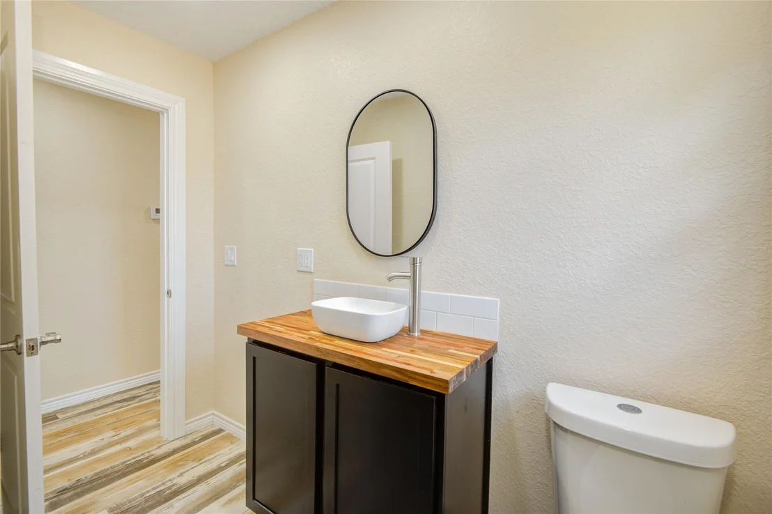 Photo of 826 W 12th Street