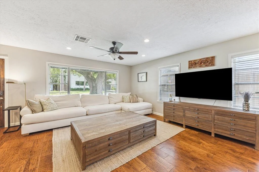 Photo of 1007 Waltway Drive