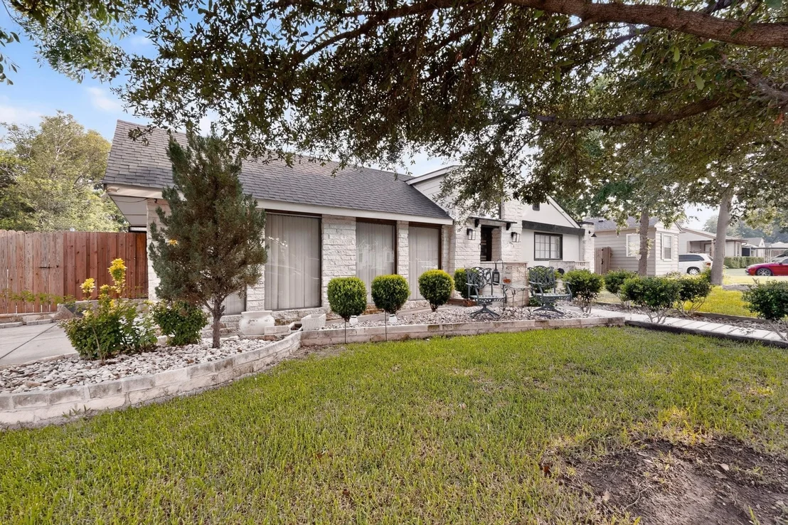 Photo of 1402 James Drive