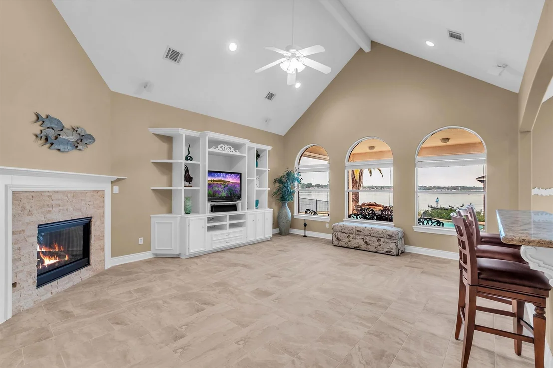 Photo of 14030 Shoreline Drive