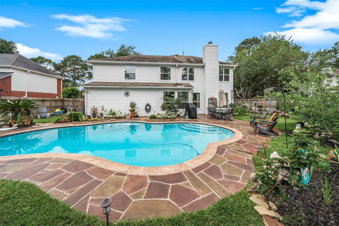 Photo of 16303 Avenplace Road