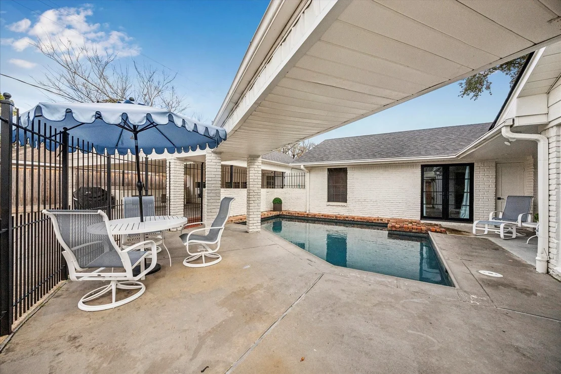 Photo of 7906 Meadowbriar Lane