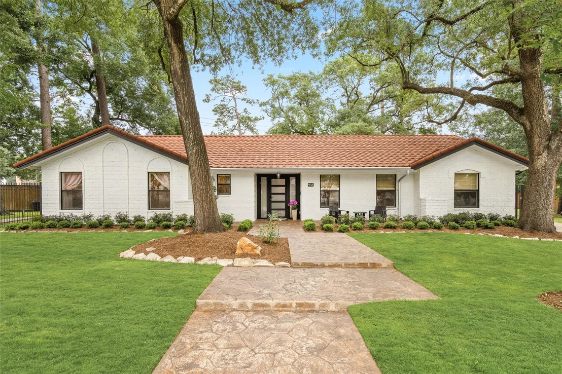 Photo of 938 Magdalene Drive