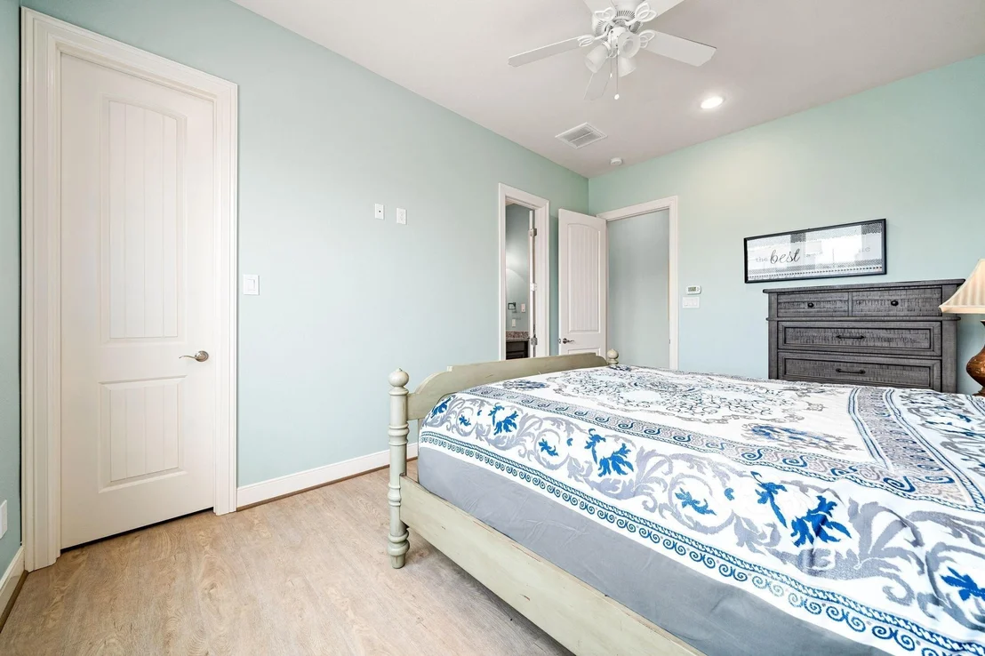 Photo of 4210 Sandpiper