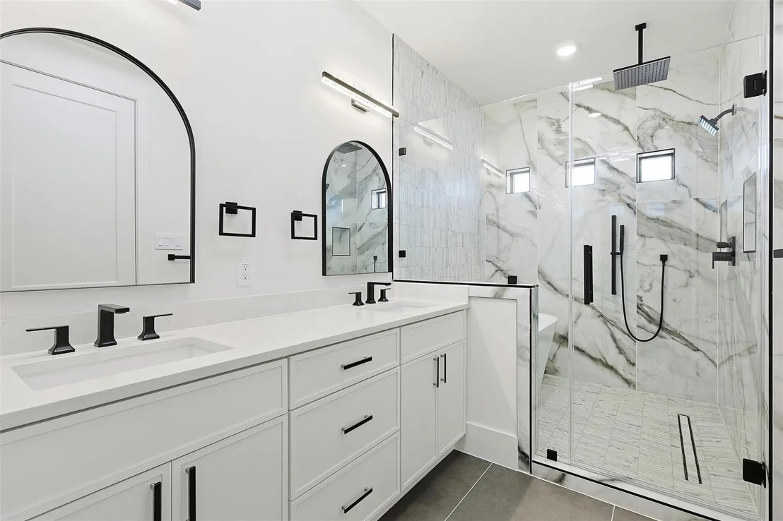 Photo of 619 Rolling Oaks