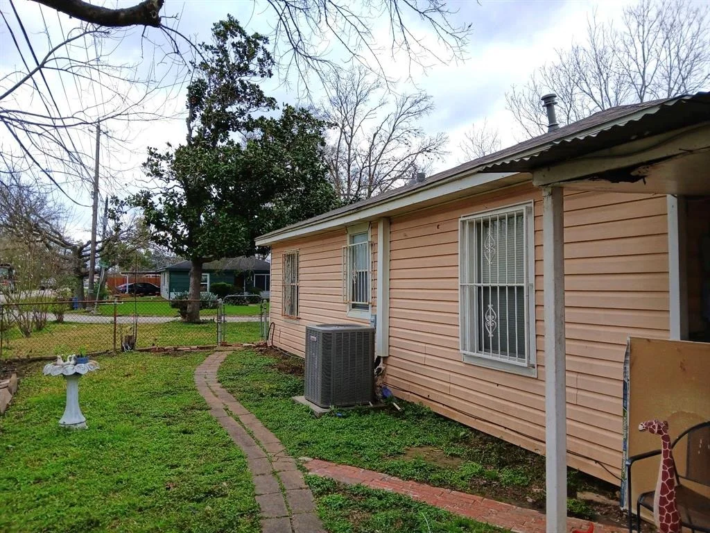 Photo of 4862 Bellnole