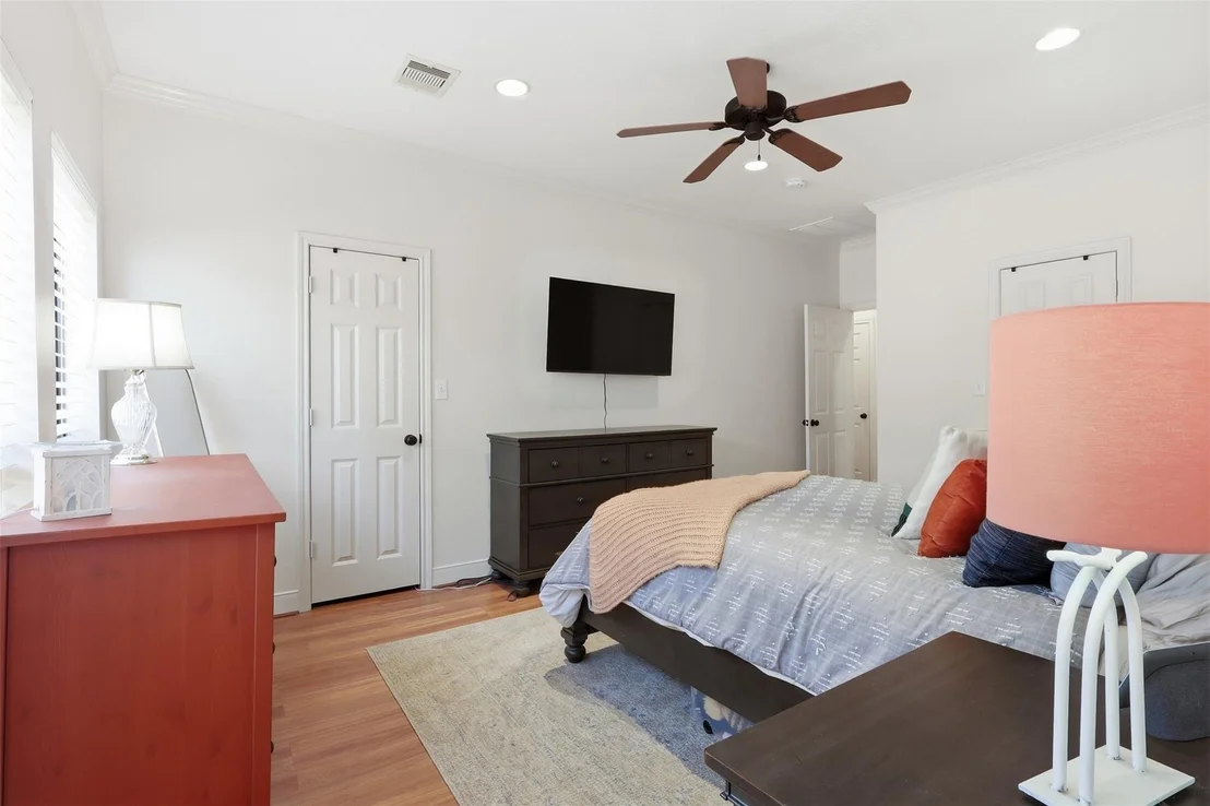 Photo of Unit D at 2424 Navigation Boulevard