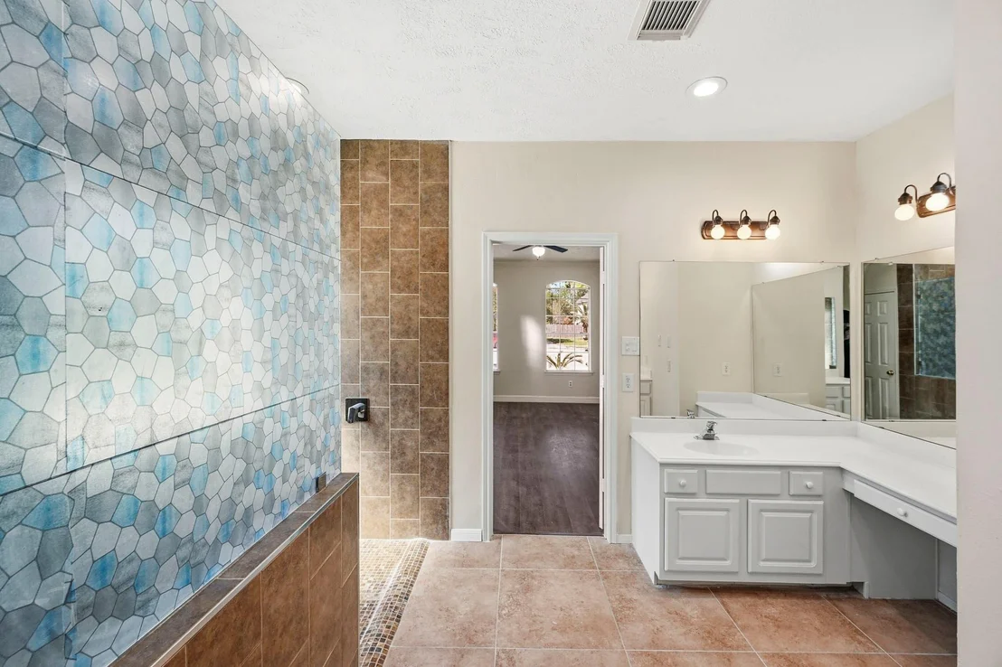 Photo of 215 Crabapple Drive