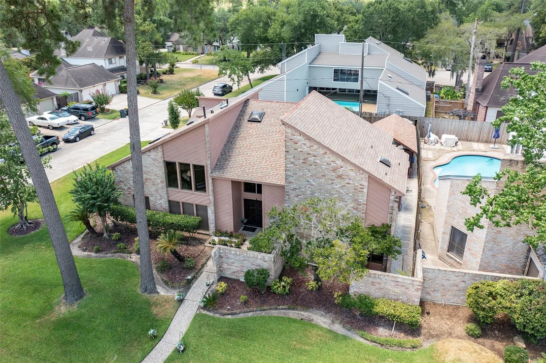 Photo of 15703 Winding Moss Drive