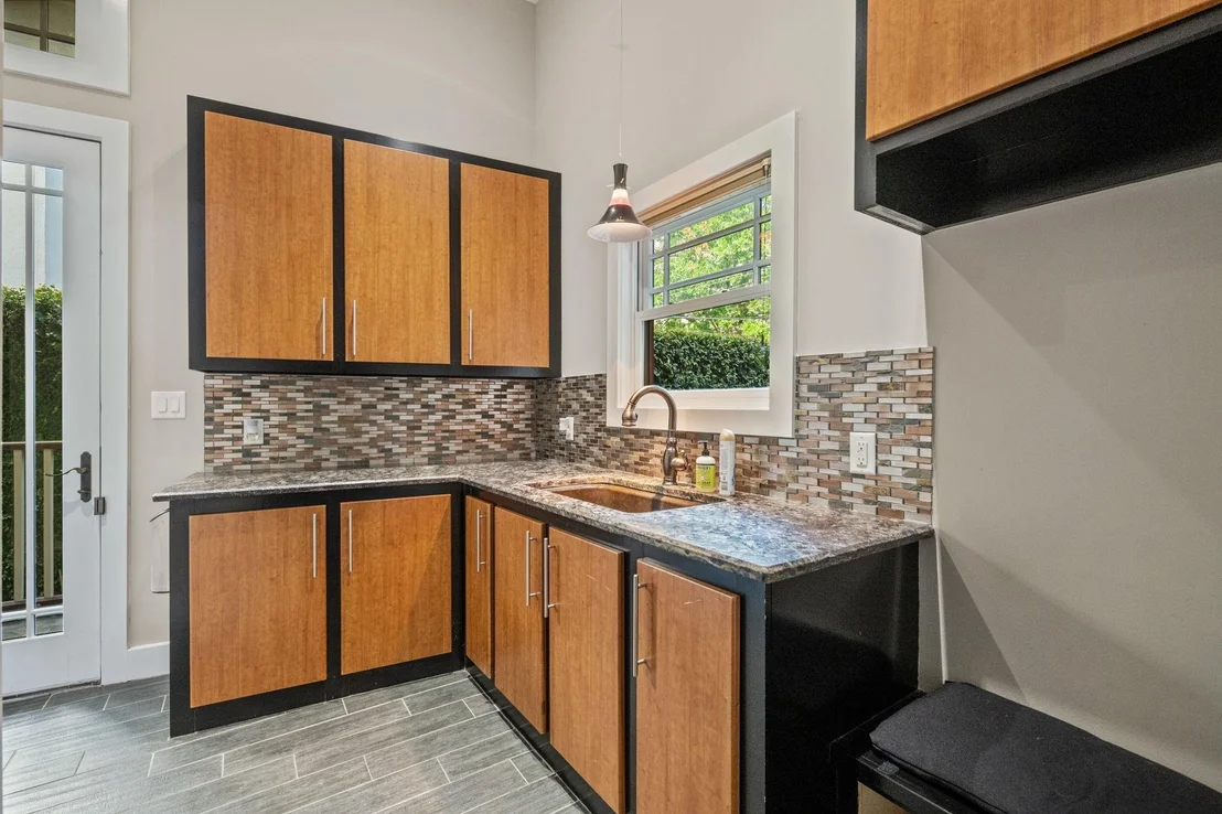 Photo of 2120 White Oak Drive